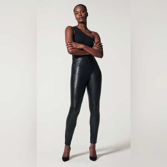SPANX Pants - NWT SPANX Leather Like Ankle Skinny Pant Luxe Black Women’s Size Large